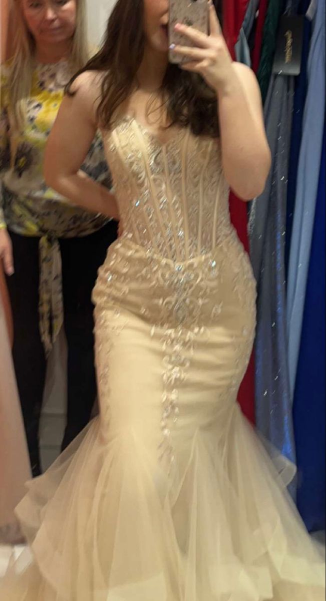 Sweet Yellow Spaghetti Straps Tulle Beaded Appliques Mermaid Evening Dress Long Prom Gown D1178