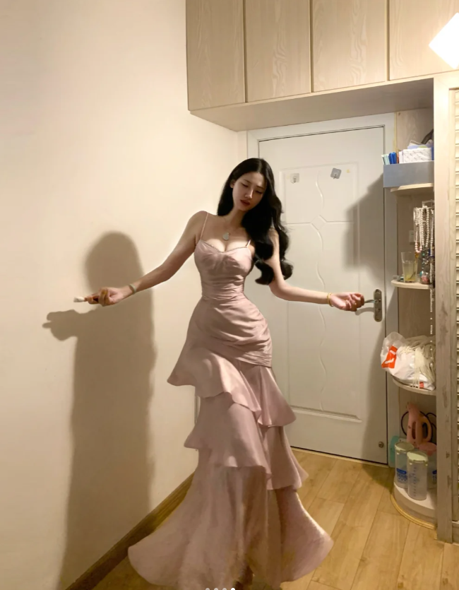 Sweet Pink Spaghetti Straps Satin Layered Mermaid Evening Dress Formal Party Gown Guest Dress D852