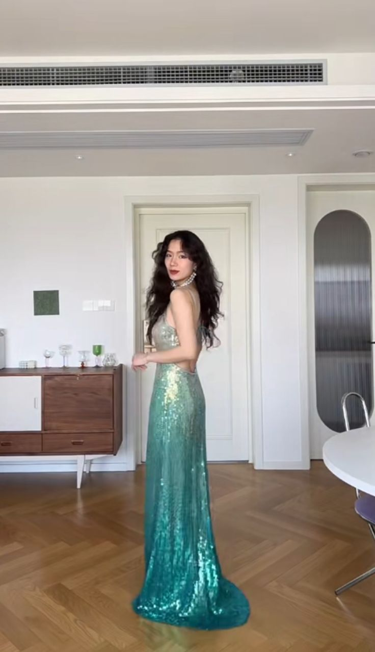 Sparkly Spaghetti Straps Ombre Green Sequin Mermaid Long Party Dress Evening Gown D1641