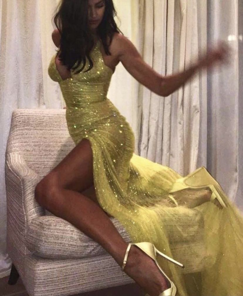 Shiny Spaghetti Straps V Neck Yellow Tulle Sequin Mermaid Long Wedding Guest Dress Formal Birthday Party Gown D1799