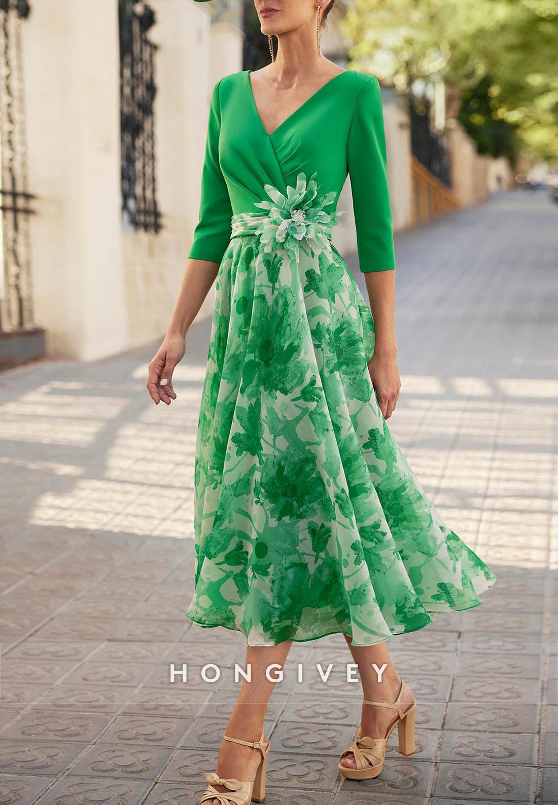 Floral Print Mother of the Bride A-line Tea-Length Pleated V Neck 3/4 Sleeve Cocktail Dresses