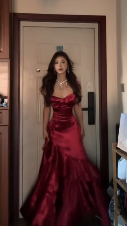 Elegant Spaghetti Straps Burgundy Satin Layered Mermaid Evening Dress Long Wedding Guest Dress D1553