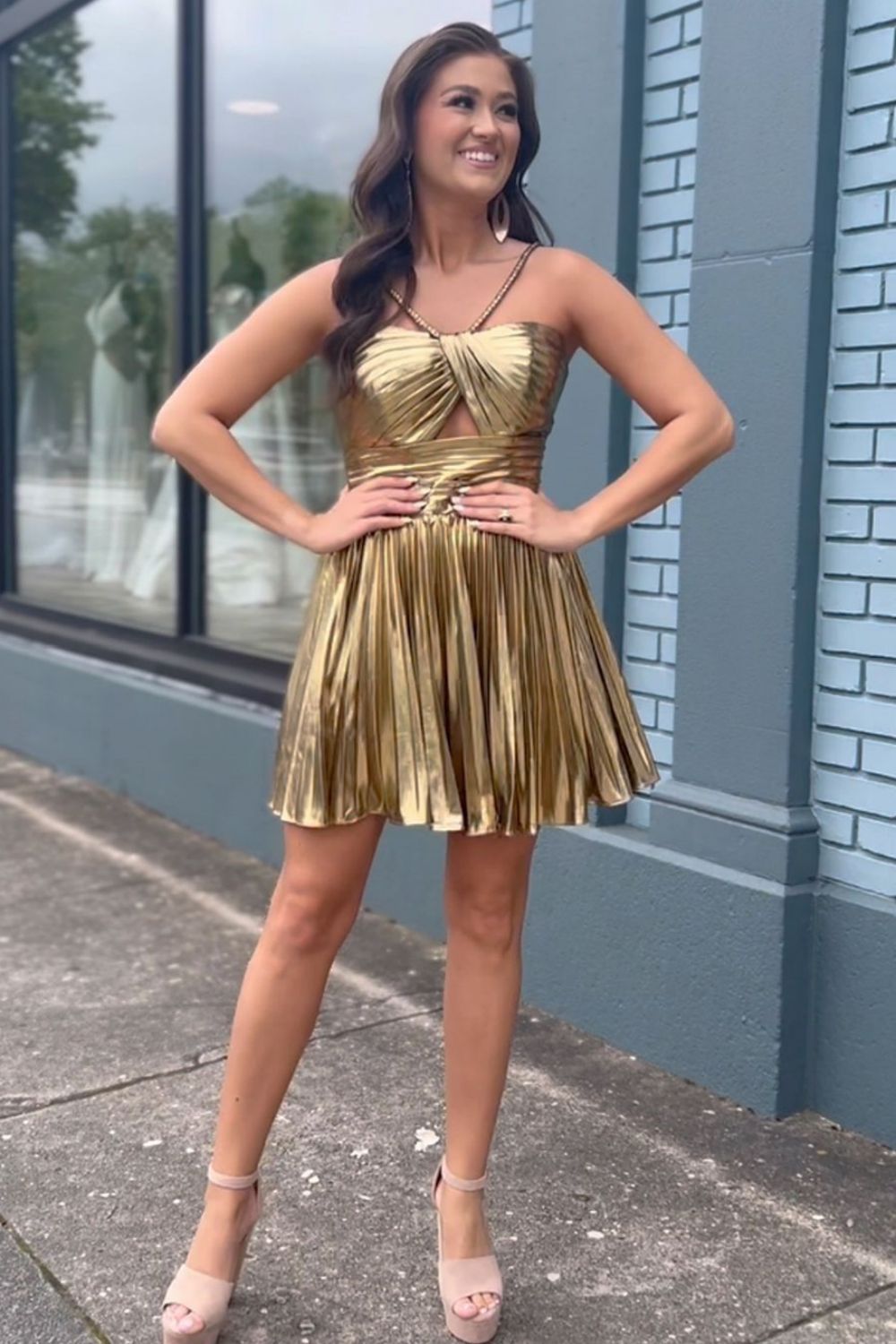 Gold A-Line Halter Neck Short Metallic Homecoming Dress - Fashionpara
