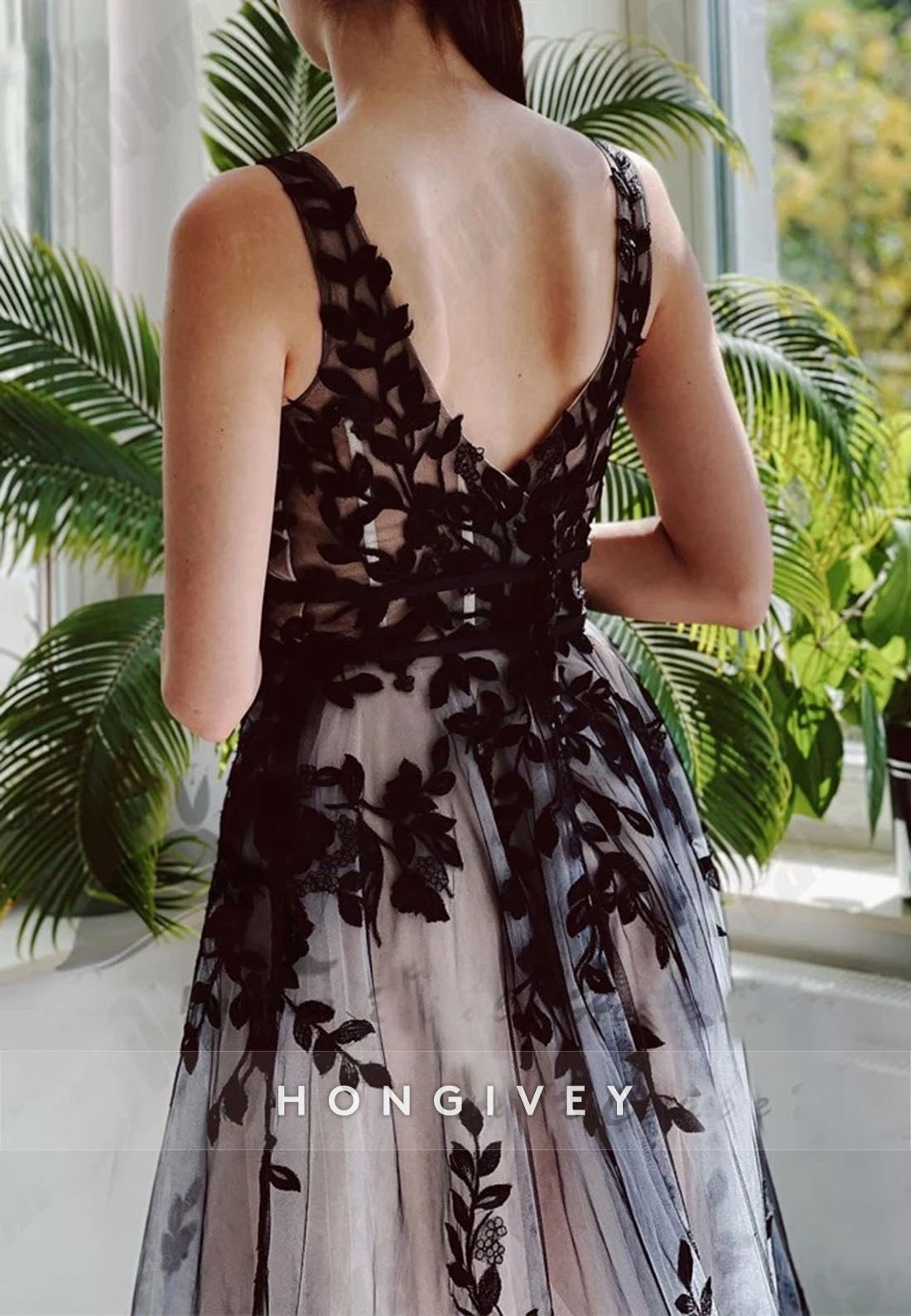 Gothic Wedding Dresses V Neck Black Lace Applique Court Train Bridal Gown