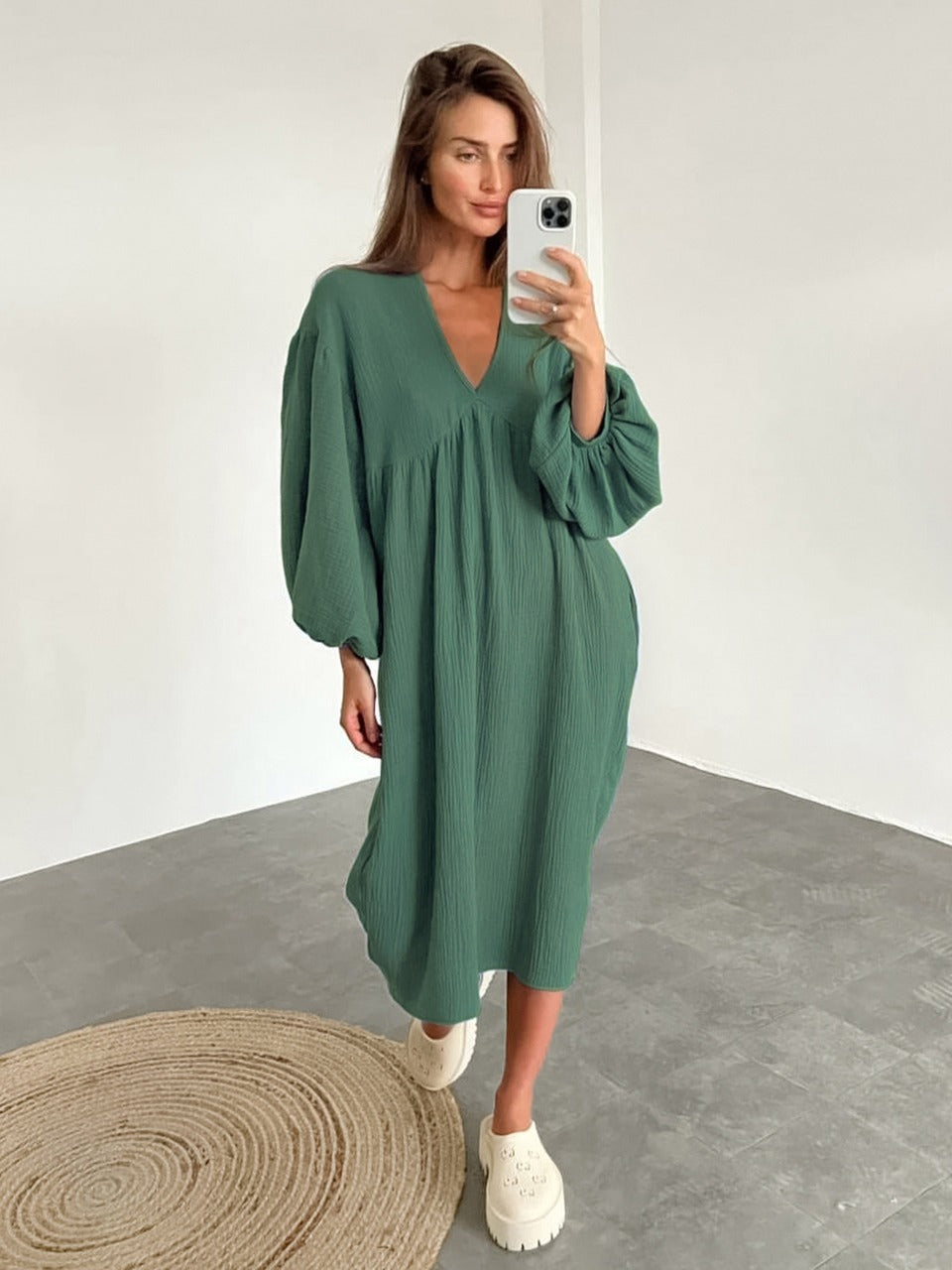 Deep V-Neck Long Balloon Sleeve Empire Waist Crinkle Gauze Midi Dress - View 4