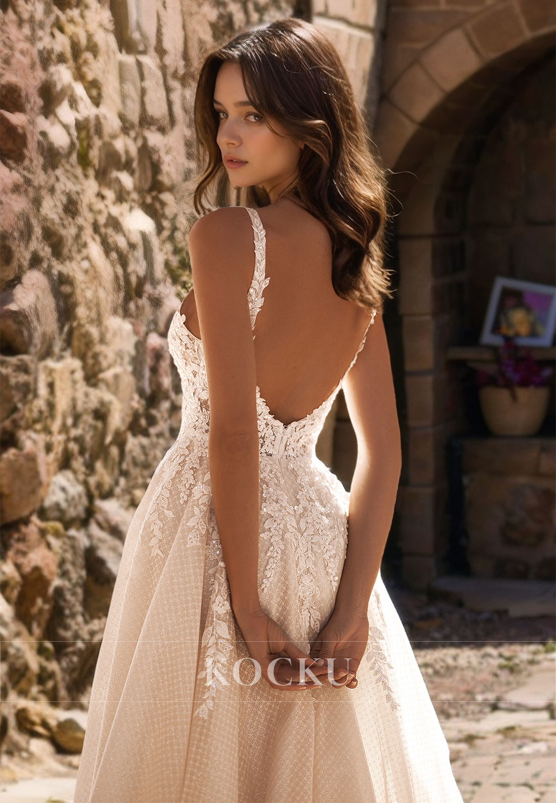A-Line Spaghetti Straps V-Neck Sleeveless Slit Train Tulle Wedding Dress with Appliques Bridal Gowns