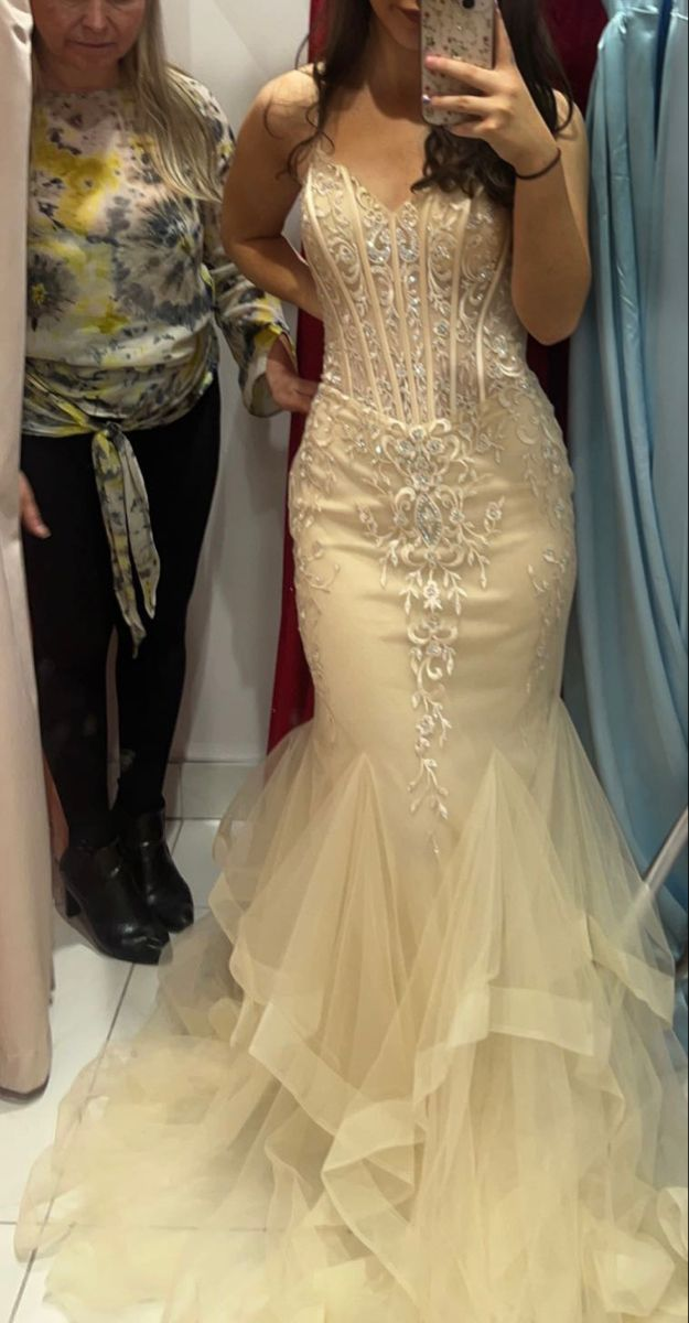 Sweet Yellow Spaghetti Straps Tulle Beaded Appliques Mermaid Evening Dress Long Prom Gown D1178