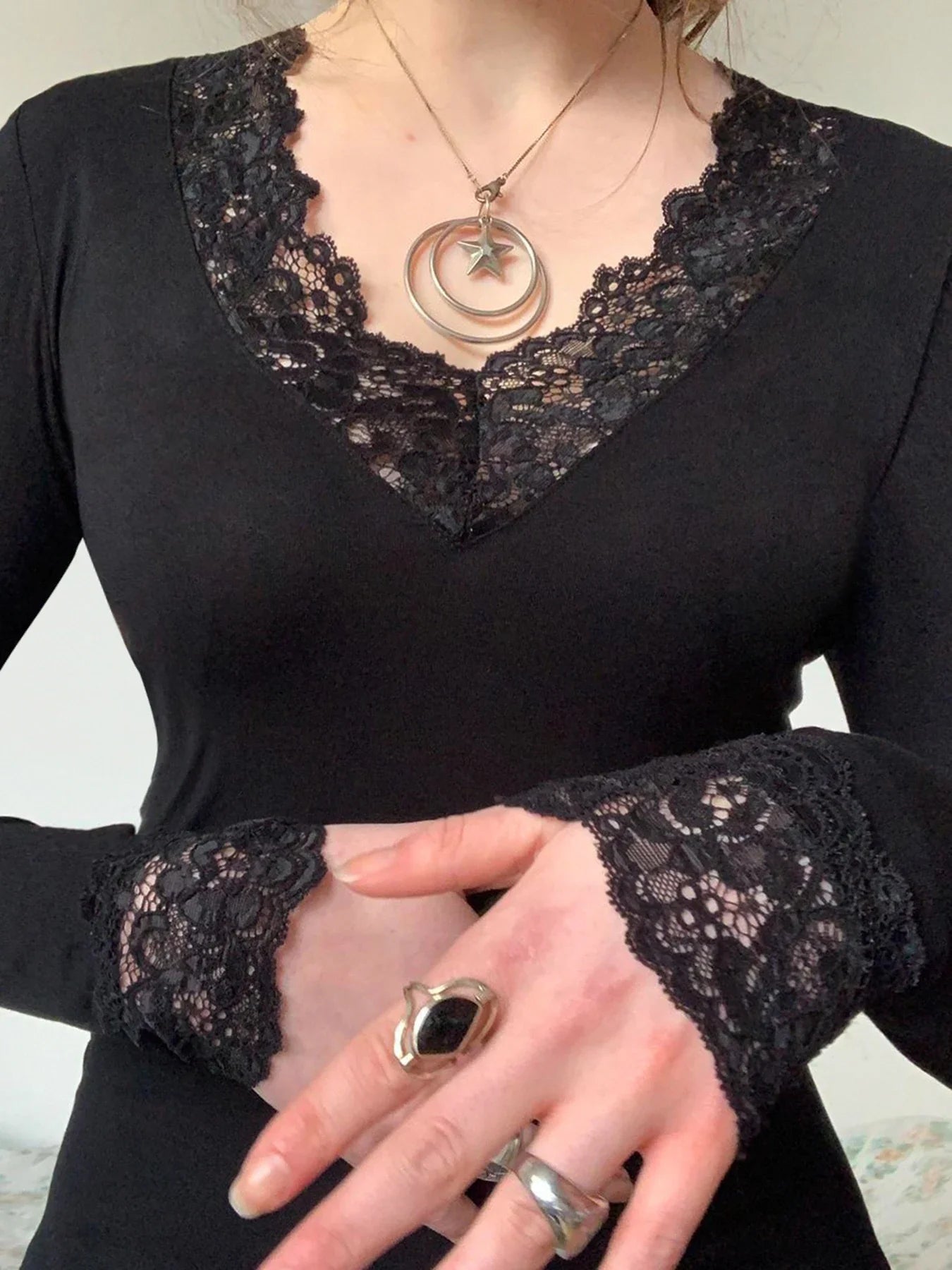 Casual Solid Lace Trim Slim V-Neck Knit Top