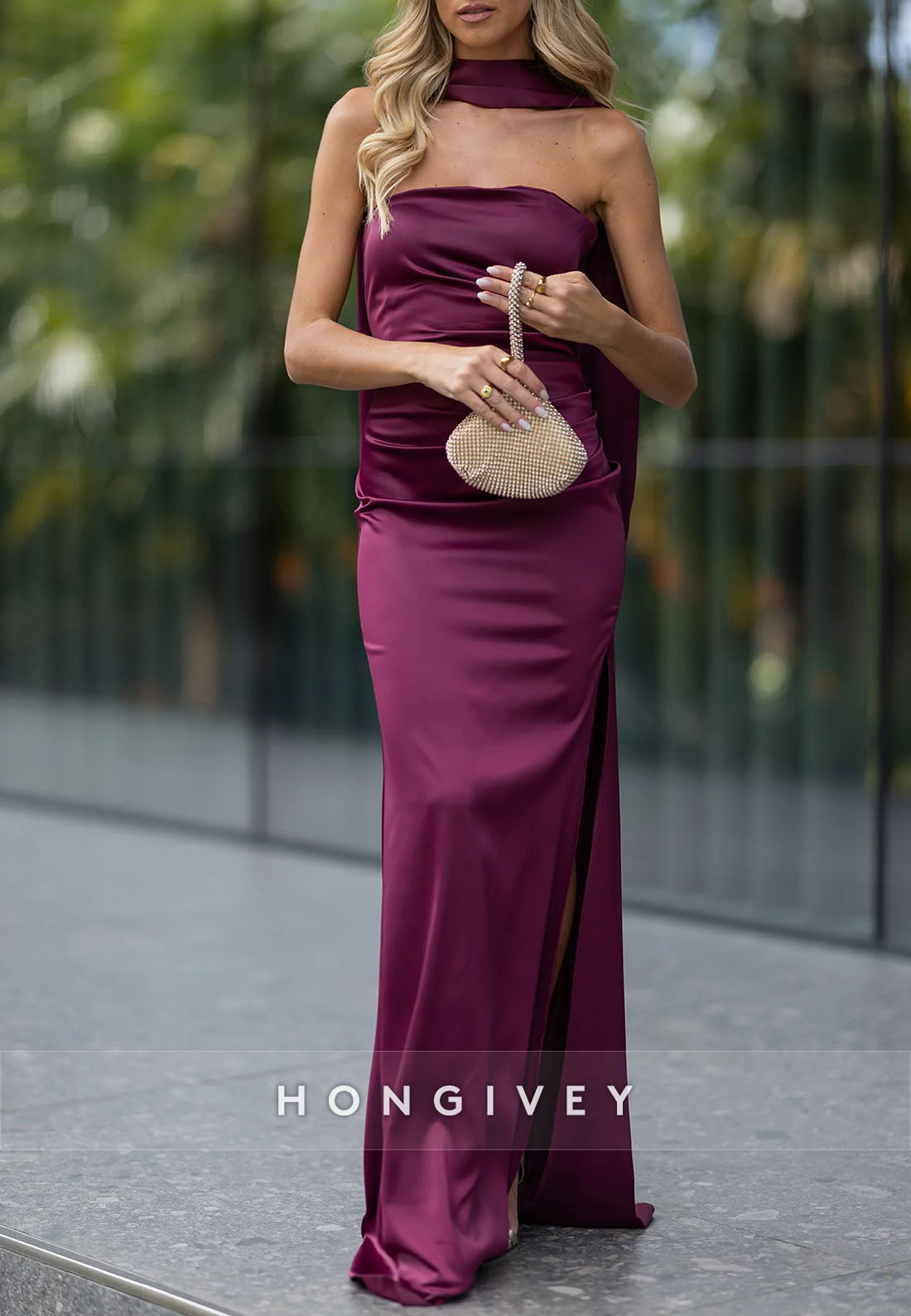 Simple Mother of the Bride Dress Pleated Sleeveless Halter Floor-Length Evening Gown