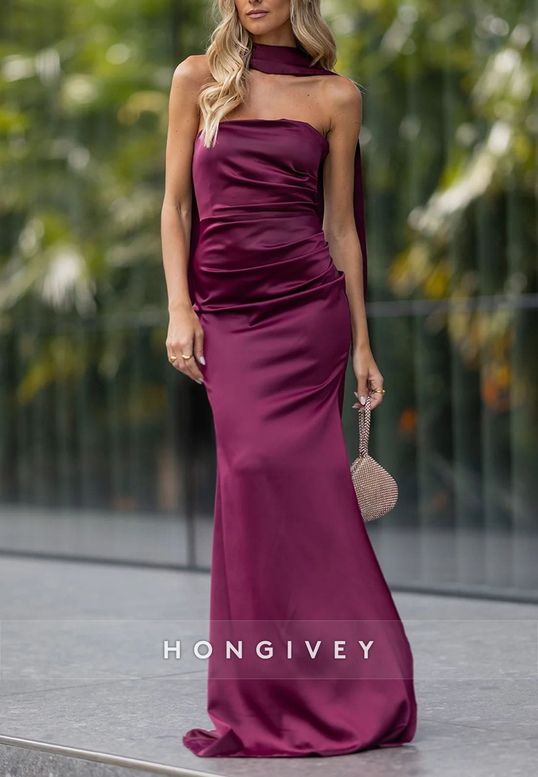 Simple Mother of the Bride Dress Pleated Sleeveless Halter Floor-Length Evening Gown