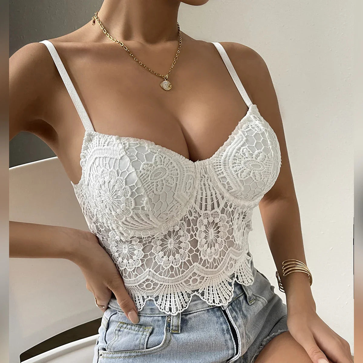 Lace Patchwork Slim Fit V-neck Backless Crop Top