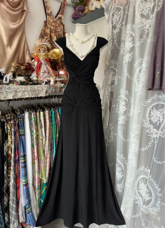 Classic V Neck Black Satin Pleated Mermaid Long Evening Dress Formal Wedding Guest Dress D1785