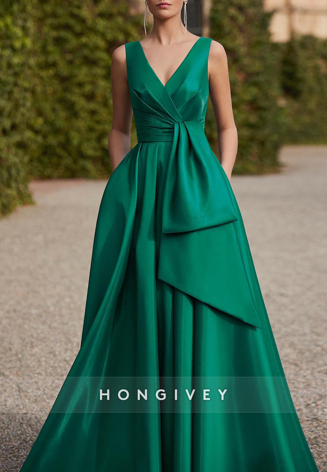 Pleated Regular Straps Sleeveless Satin Mother of Bride V Neck Floor-Length Princess Evening Gowns