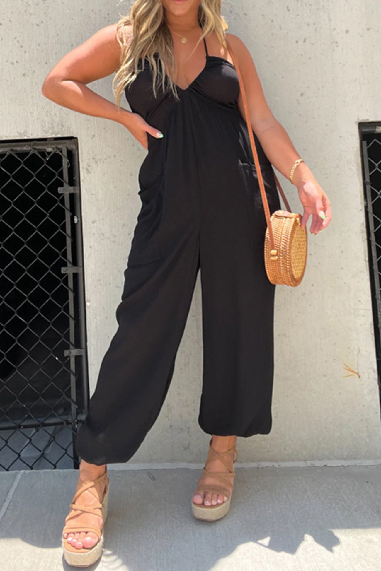 Low Cut Halterneck Pocketed Jumpsuits - Fashionpara
