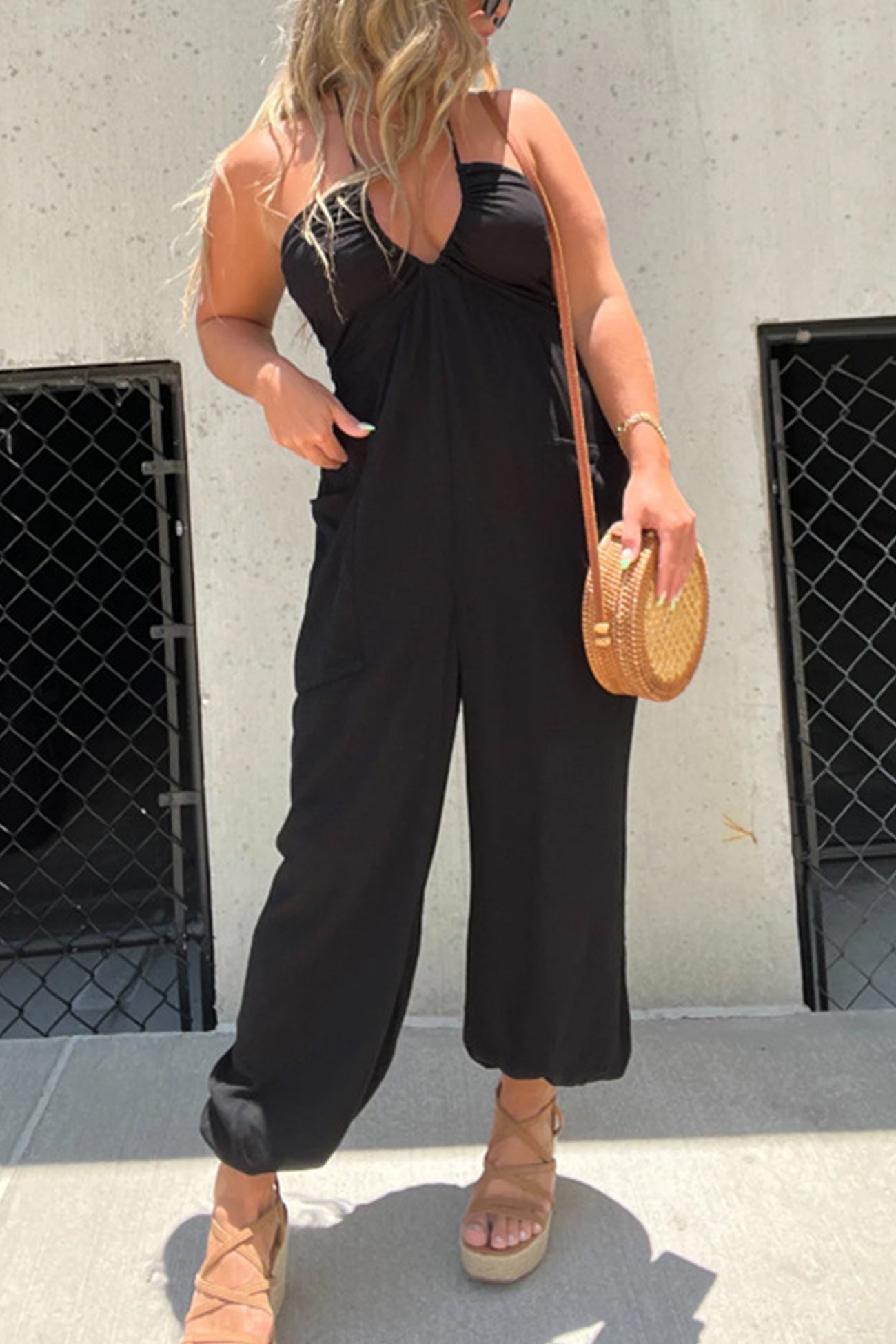 Low Cut Halterneck Pocketed Jumpsuits - Fashionpara