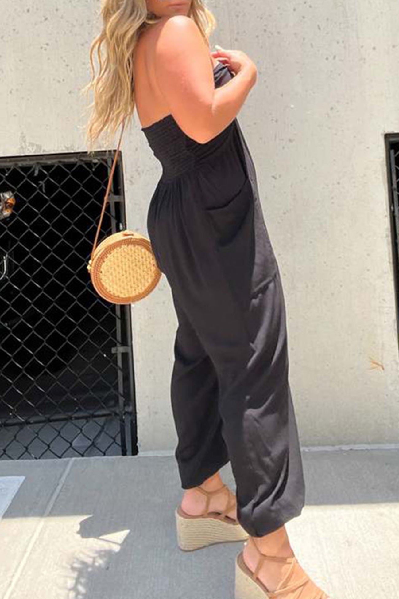 Low Cut Halterneck Pocketed Jumpsuits - Fashionpara