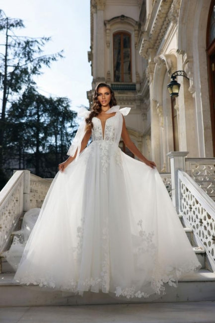 Charming Mermaid Ball Gown Chiffon V-Neck Wedding Dress with Appliques - Fashionpara