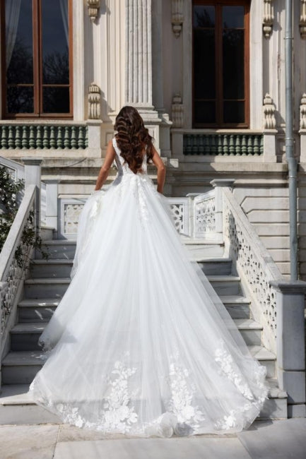 Charming Mermaid Ball Gown Chiffon V-Neck Wedding Dress with Appliques - Fashionpara