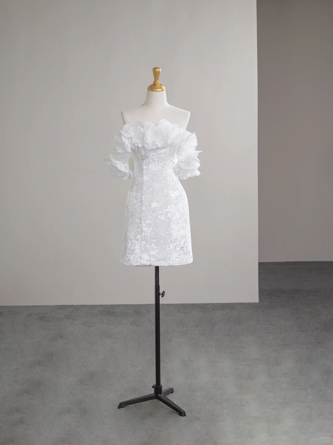 Pretty Off The Shoulder Satin Sheath Short Party Dress White Formal Graduation Homecoming Dress S808