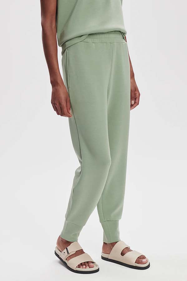 Stand-up collar half-zip short-sleeve top and tapered sweatpants two-piece set