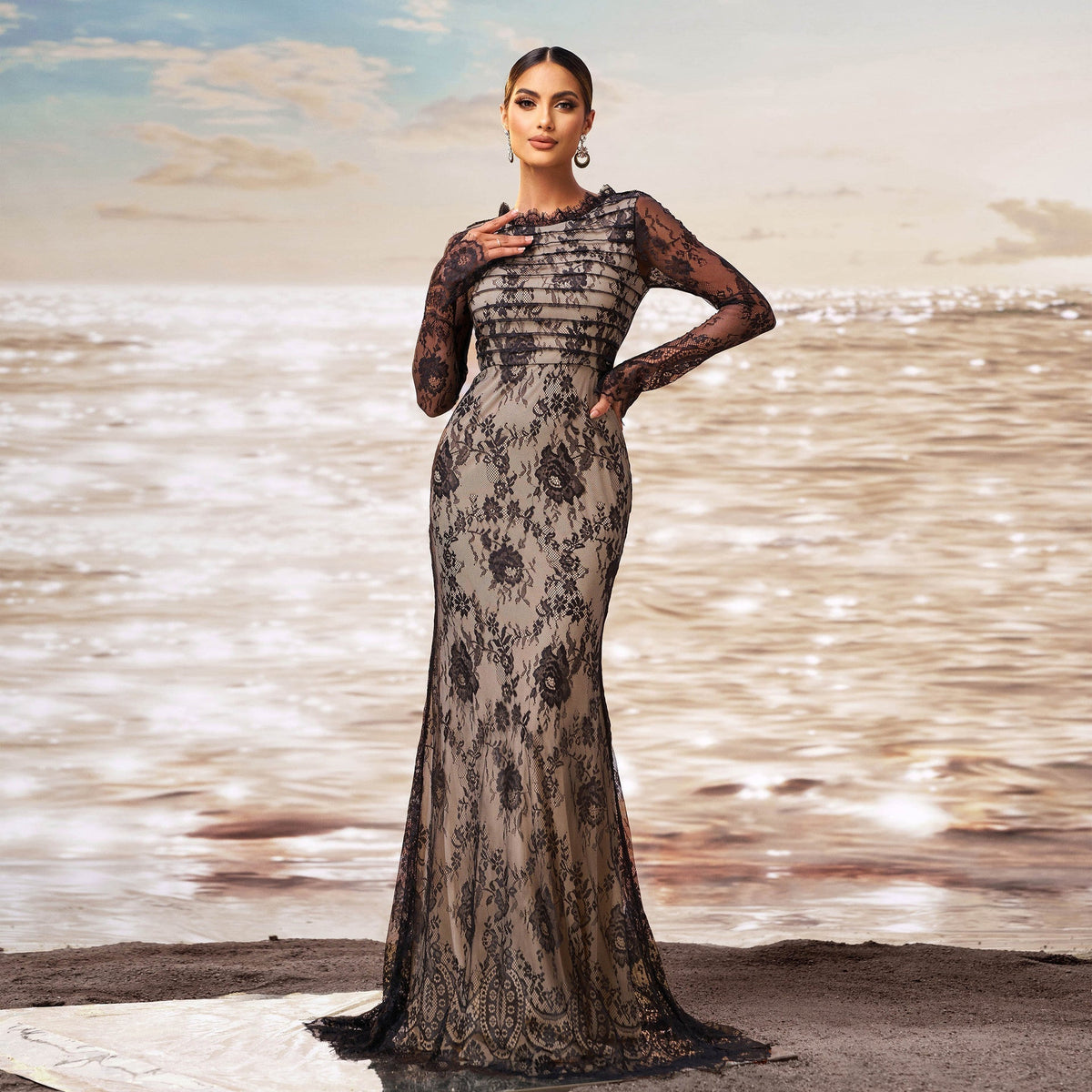 Floral Lace Round Neck Long Sleeve Mermaid Gown - View 2