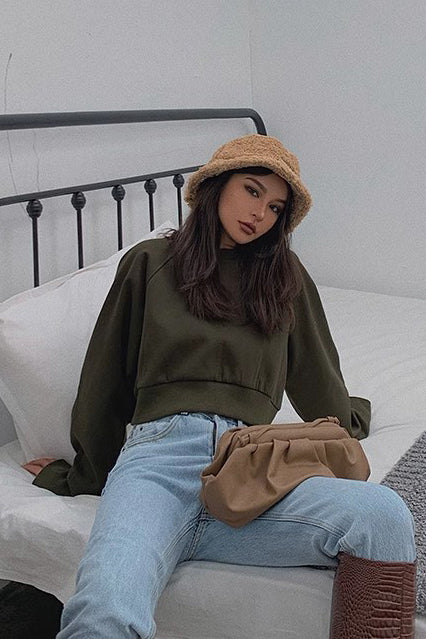 Solid Crew Neck Crop Sweater for Effortless Style