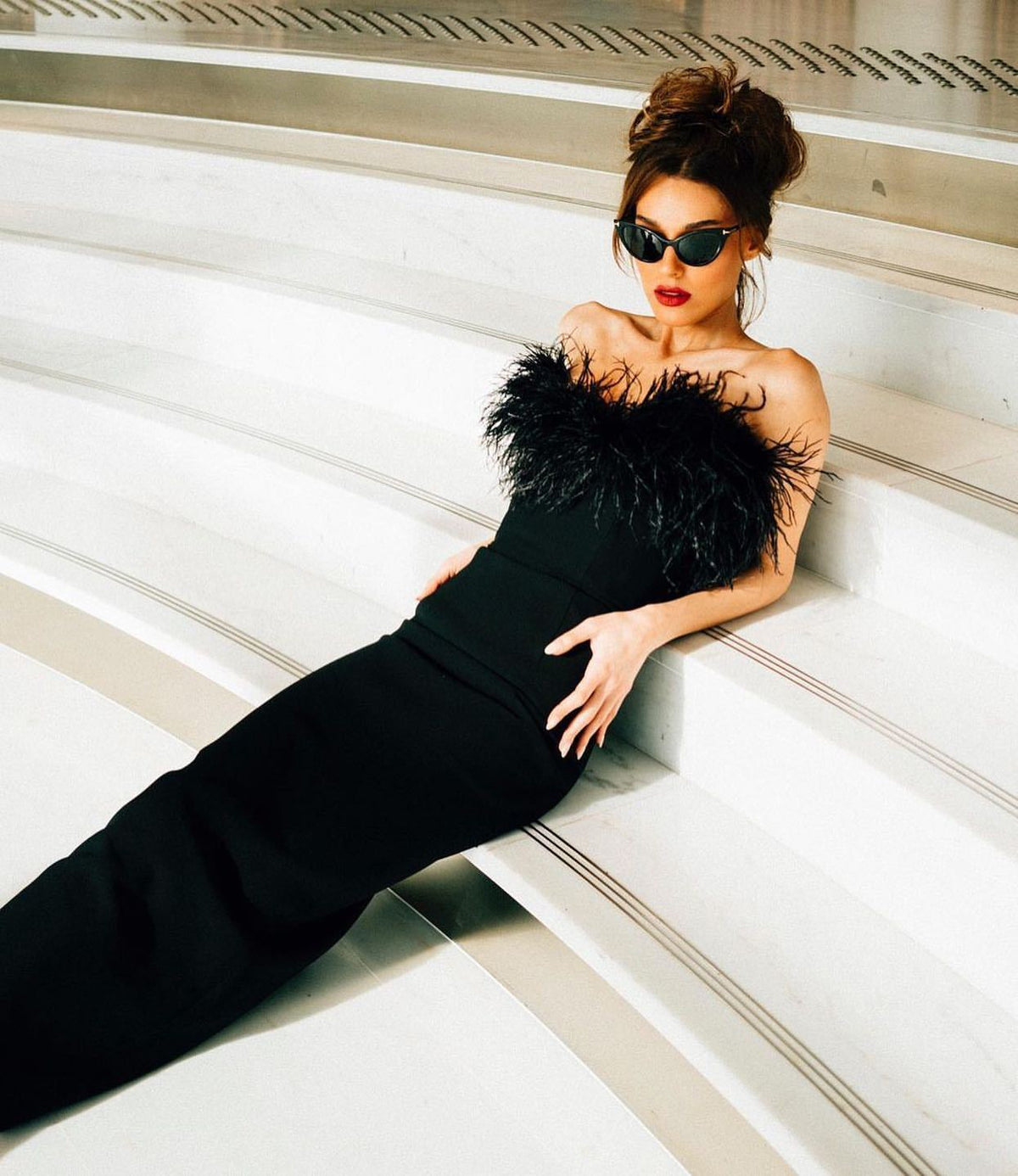 Feather Sweetheart Strapless Bodycon Column Formal Gown - View 3