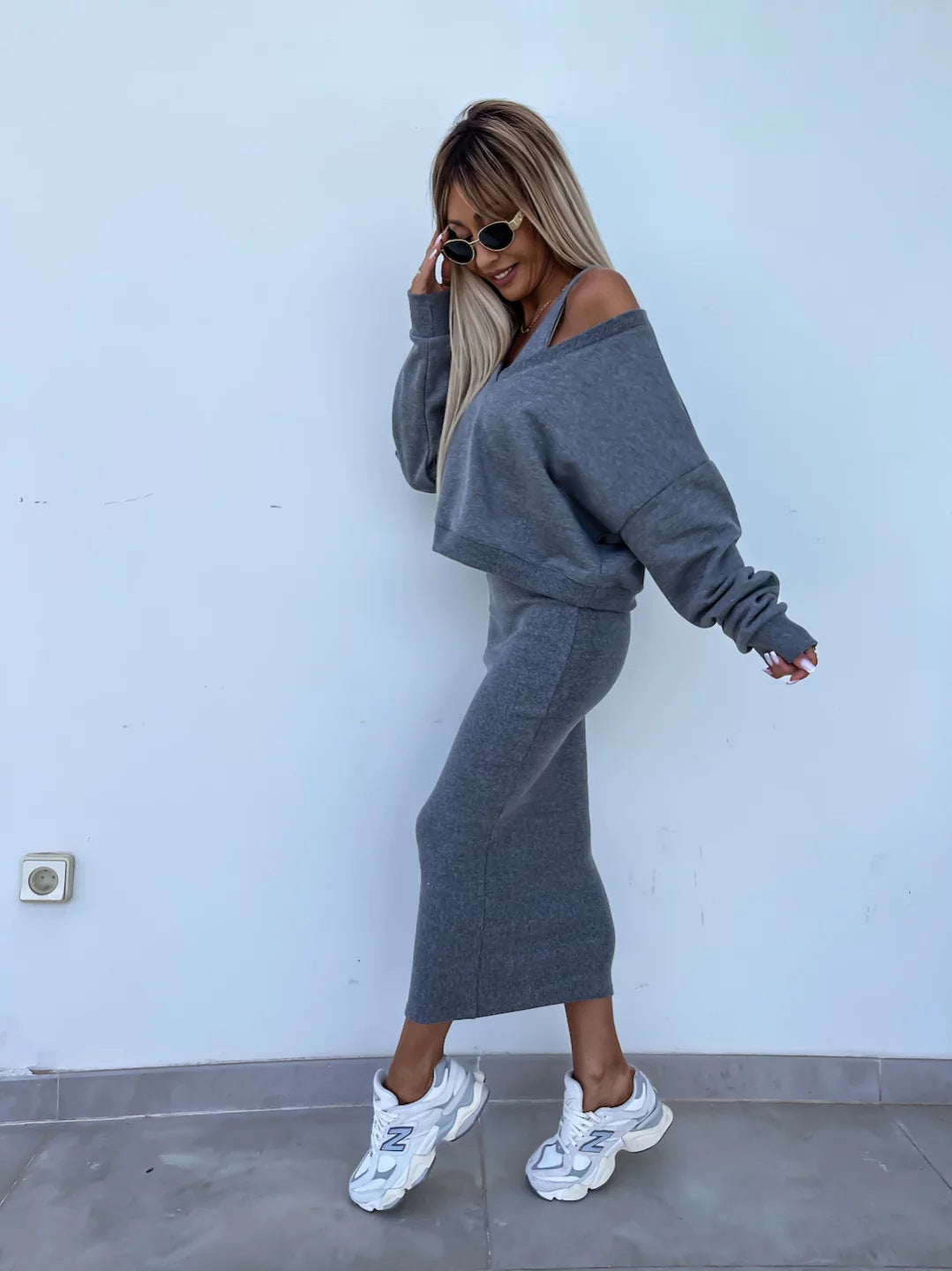 Solid Color V-Neck Long Sleeve Sweatshirt Suspender Slim Maxi Dress Two Piece Set