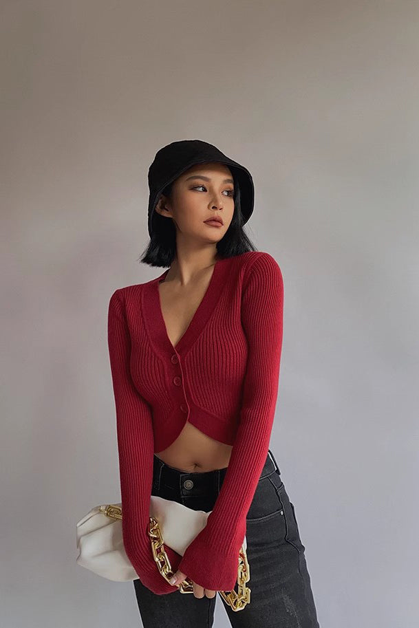 Chic Rib-Knit Crop Sweater with Buttoned Front Design