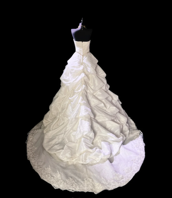 Gorgeous Strapless Satin Lace Pleated White Formal Wedding Dress Long Bridal Dress D550