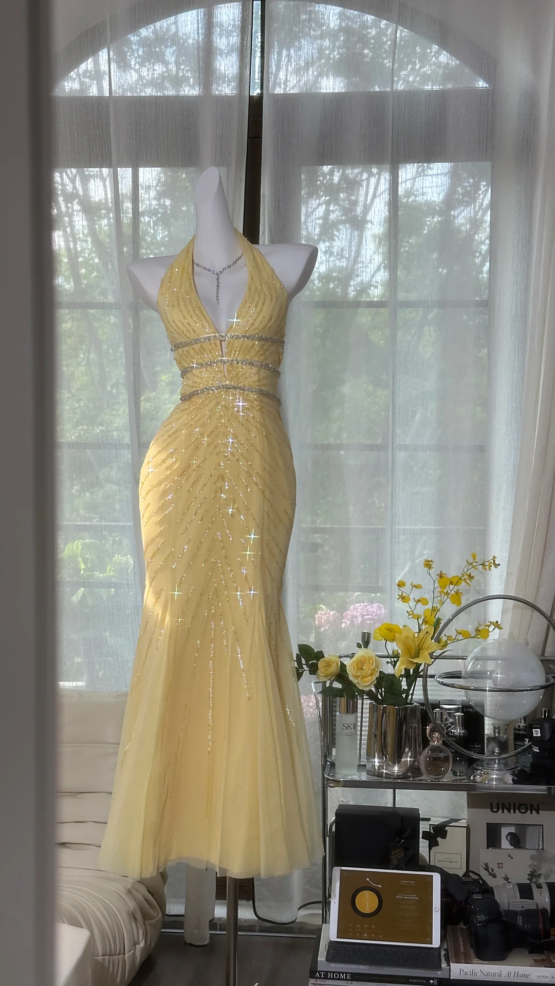 Elegant Halter Yellow Tulle Sequin Mermaid Evening Dress Backless Long Prom Gown D1174