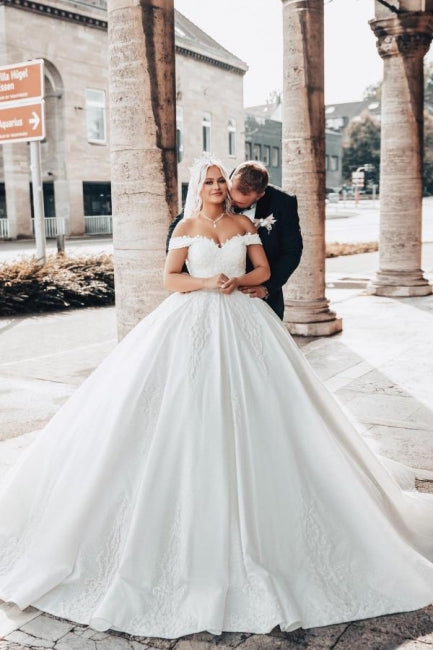 Ball Gown Sweetheart Off-The-Shoulder Stain Wedding Dress with Appliques - Fashionpara