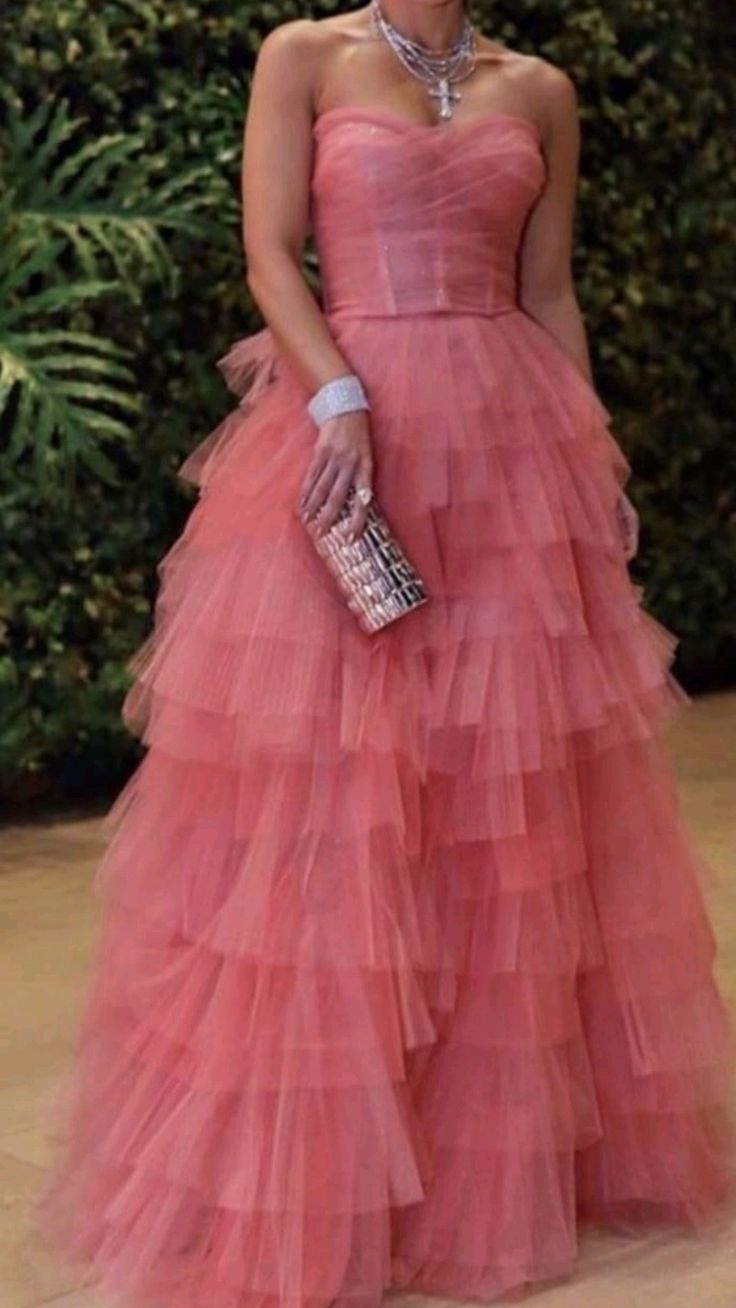 Ball Gown Tiered Prom Dresses Sweetheart Neckline Formal Dress