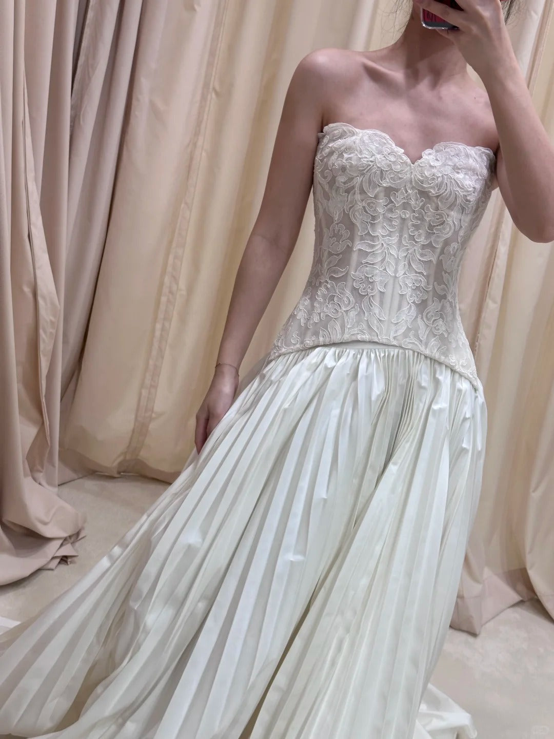 Delicate lace sweetheart neckline herringbone corset with pleated train wedding dress P3094