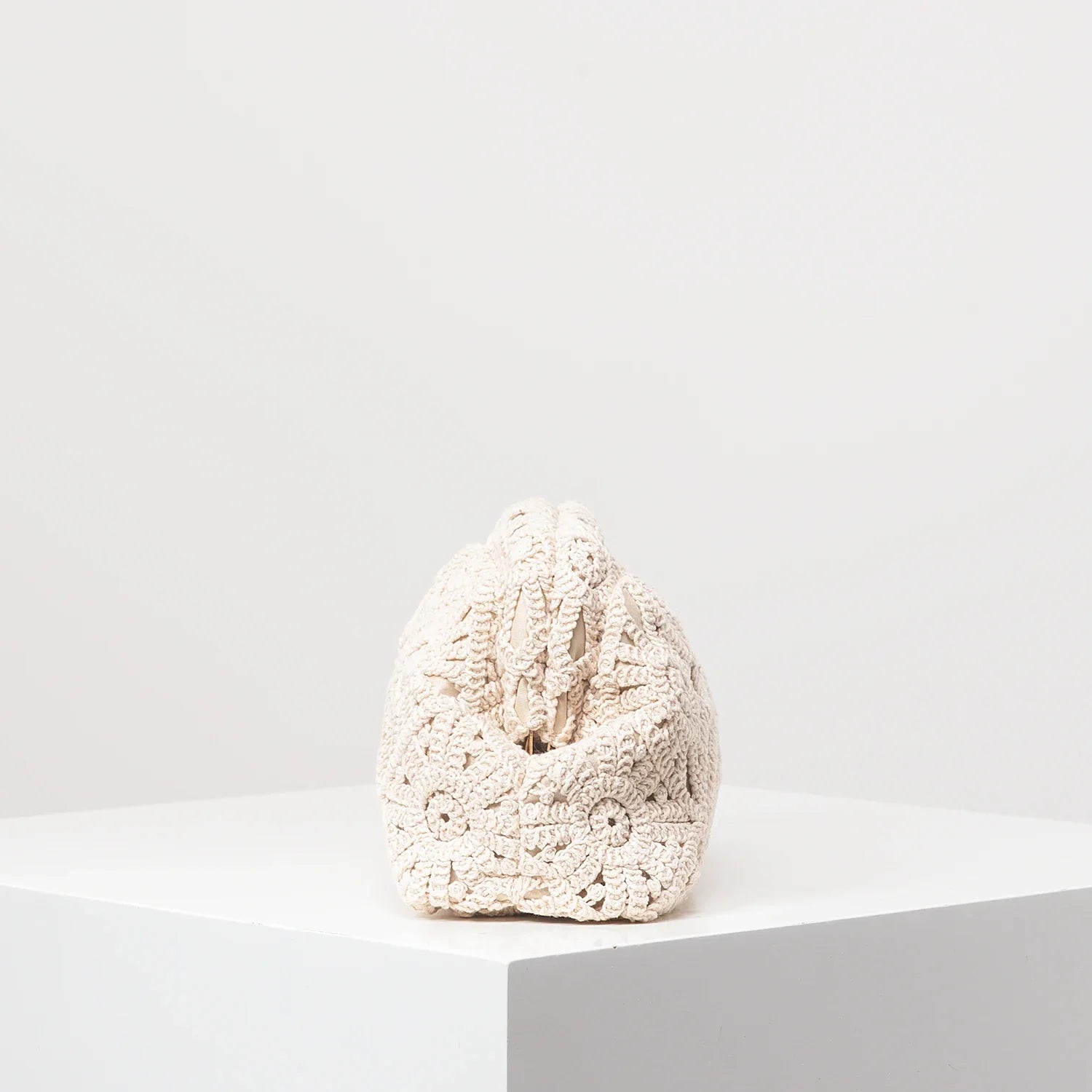 Bohemian Hollow Woven Casual Beach Wristlet