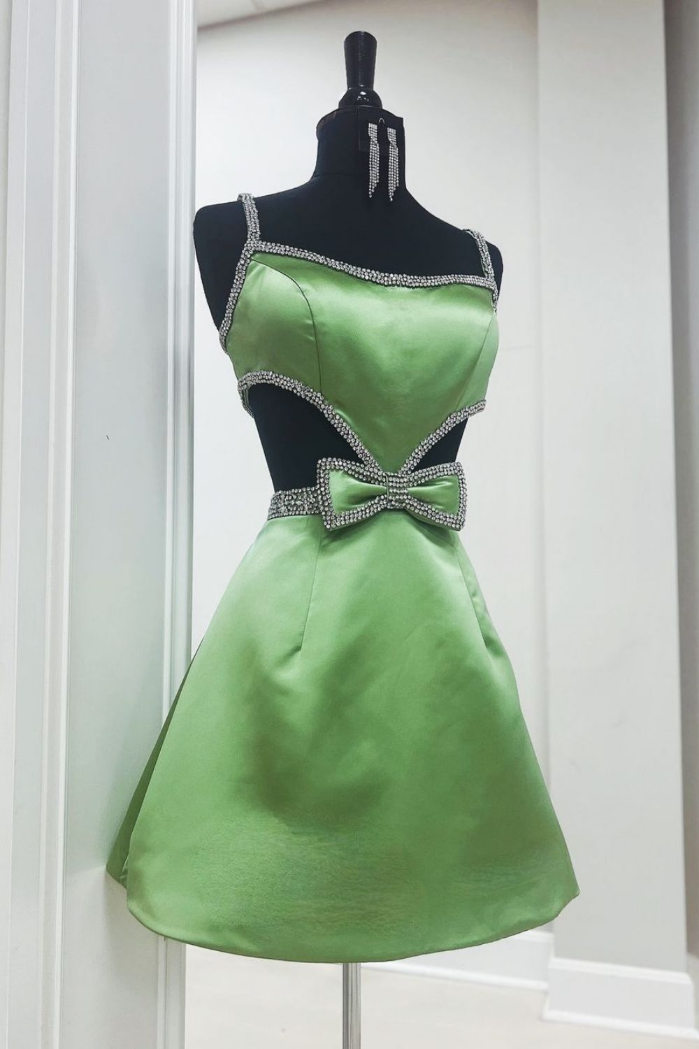 Pretty A-Line Spaghetti Straps Short Homecoming Dress With Bowknot and Beading - Fashionpara