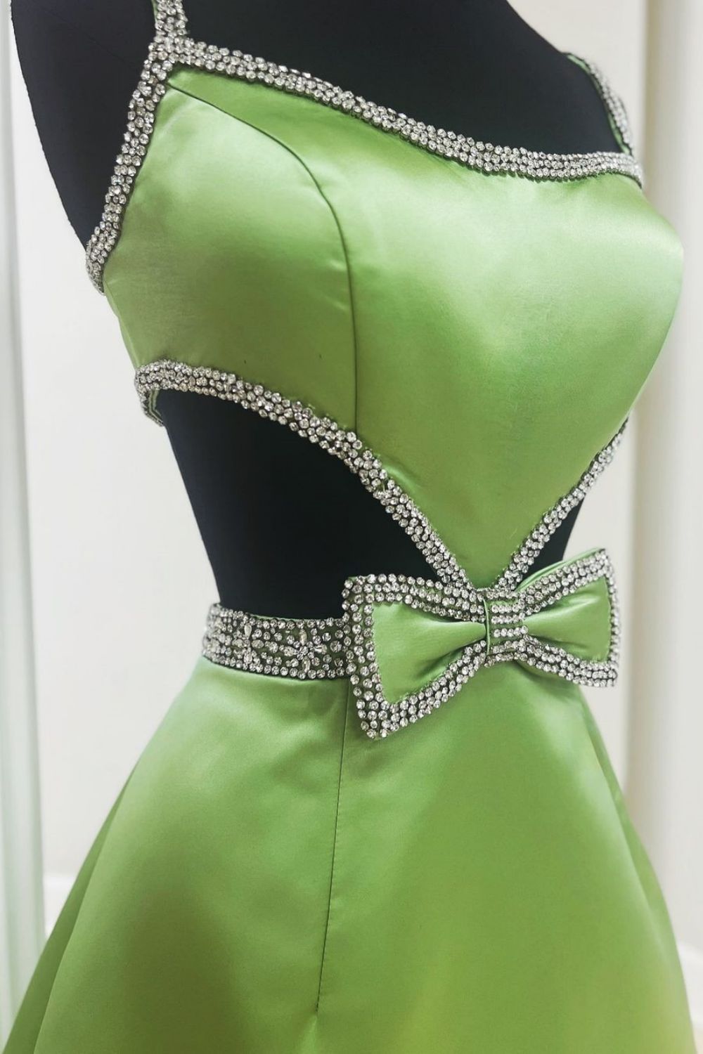 Pretty A-Line Spaghetti Straps Short Homecoming Dress With Bowknot and Beading - Fashionpara