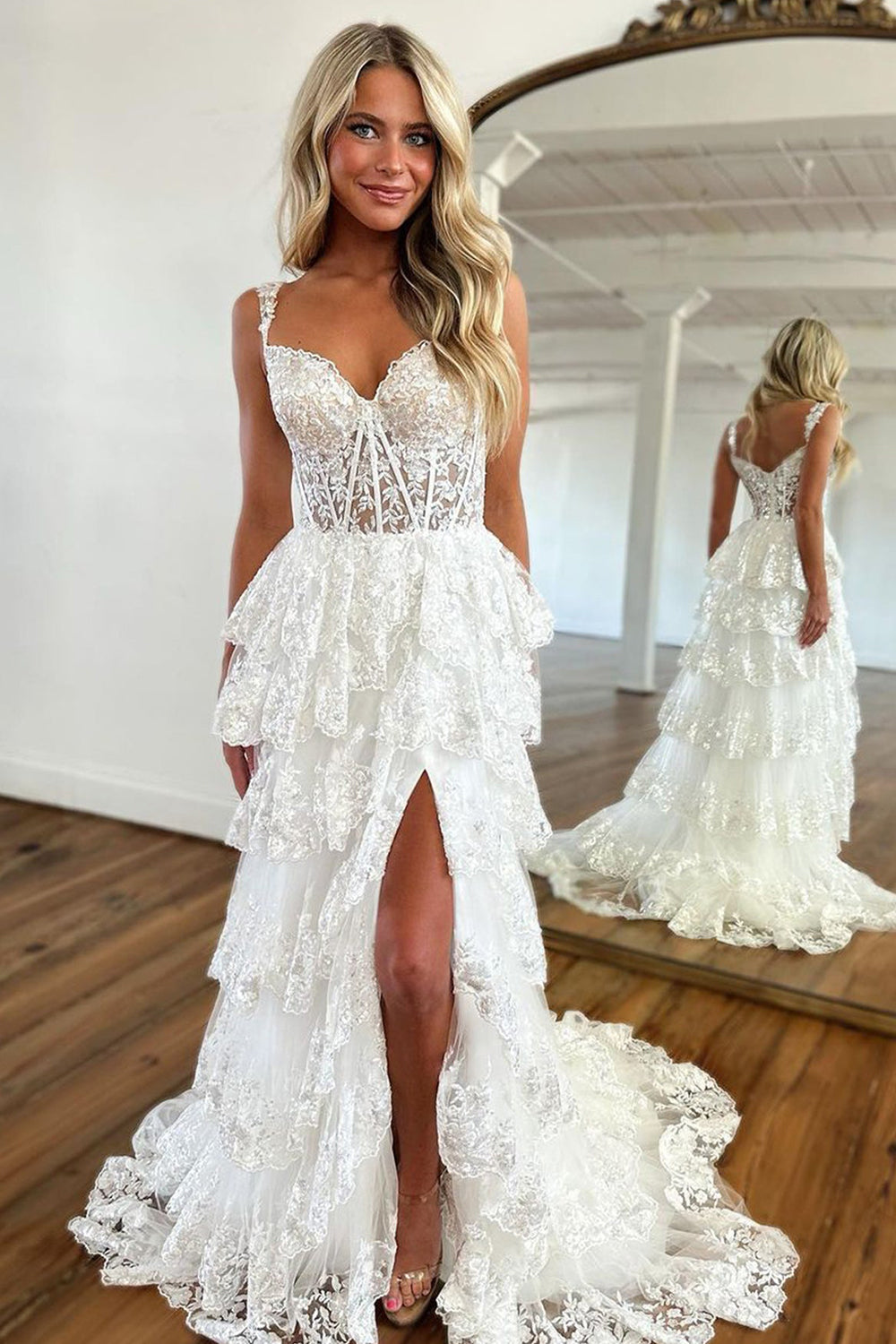 Sweetheart A-Line Prom Dress Spaghetti Straps High Split Sweep Train Lace Fomal Dress with Appliques