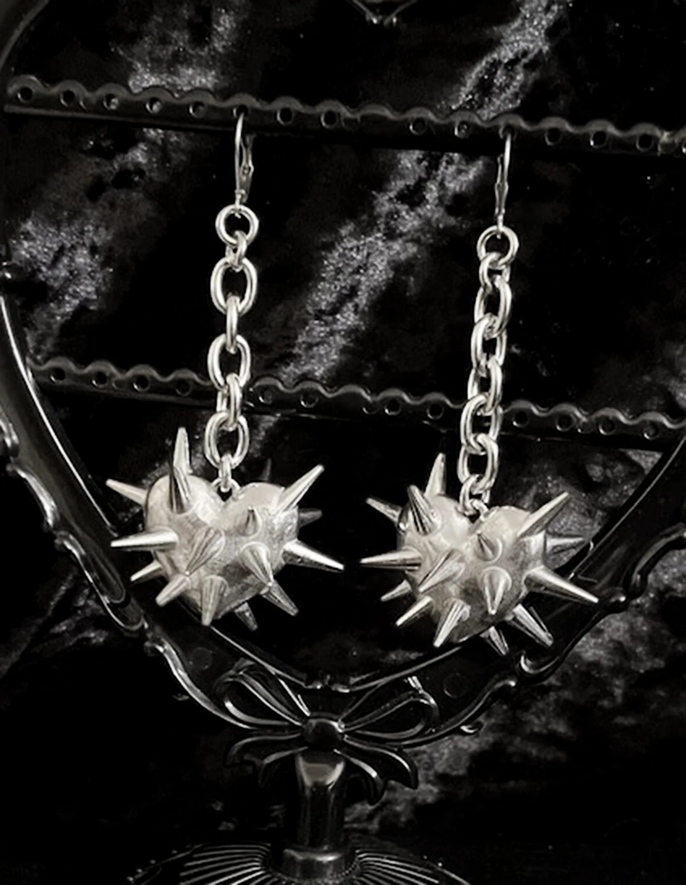 Antique Heart Thorns Spike Chain Dangle Earring