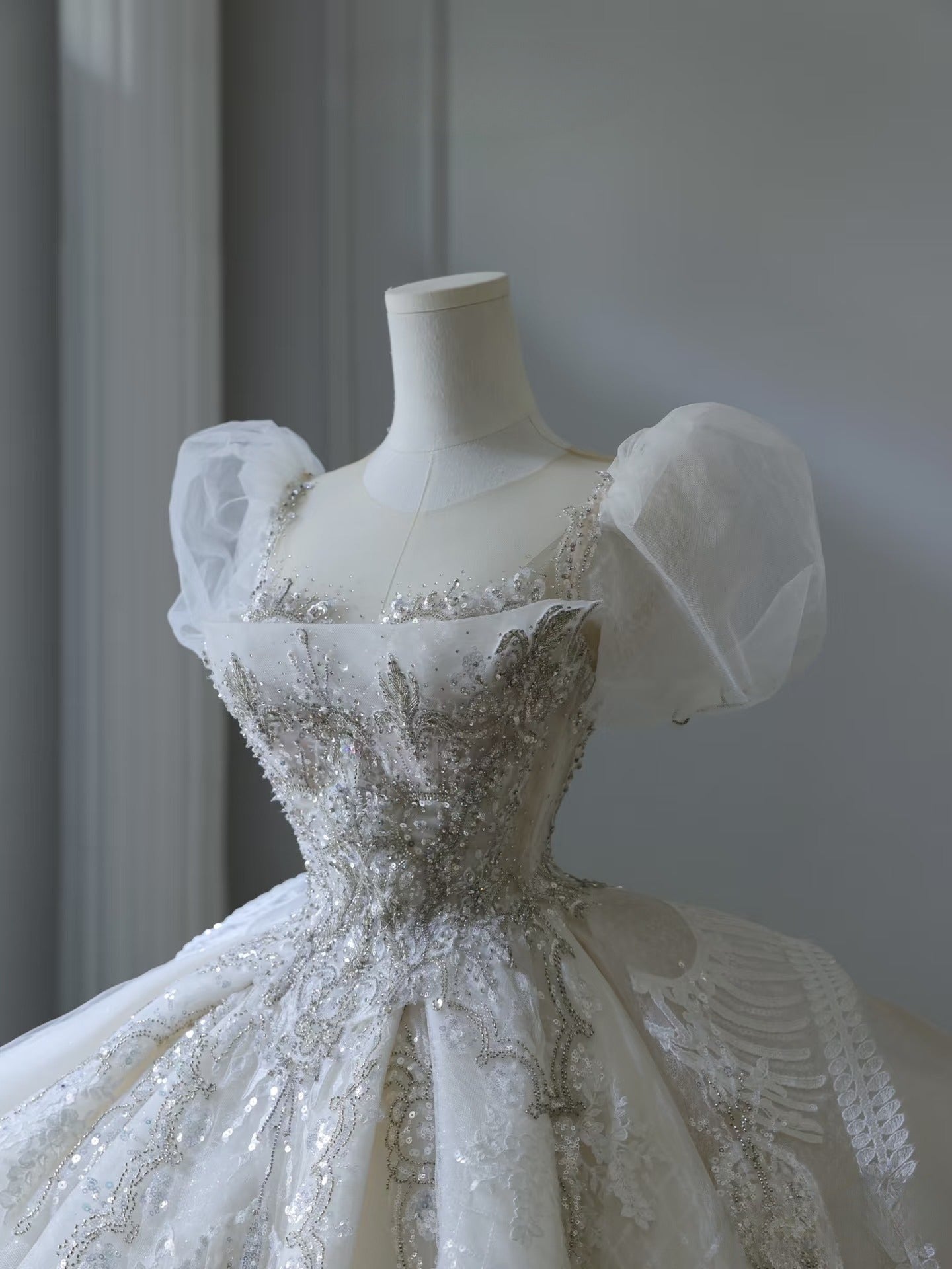 Timeless Ball Gown Off The Shoulder Short Sleeves Tulle Sequin Wedding Dresses Bridal Dress SD2480