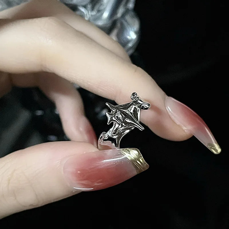 Gender-neutral Vintage Wings Skeleton Gothic Ring
