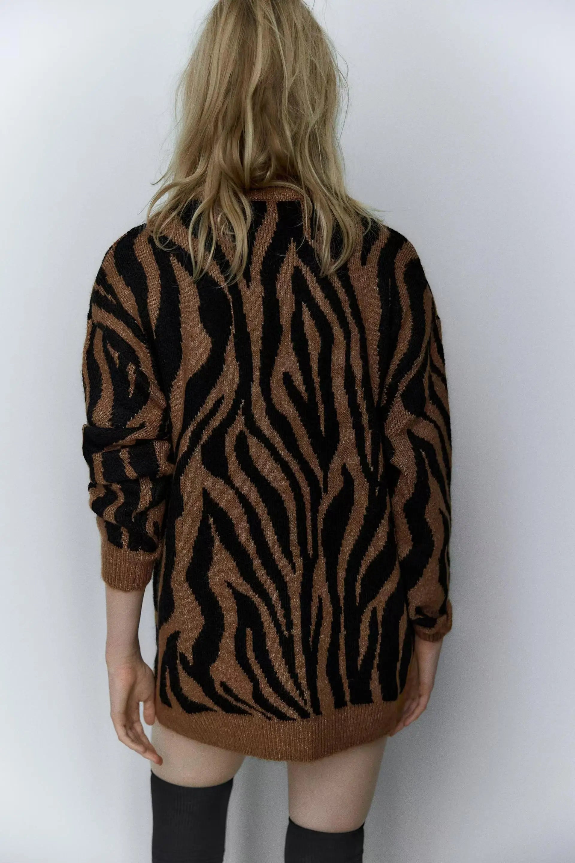 Animal Jacquard V-neck Long Sleeve Cardigan