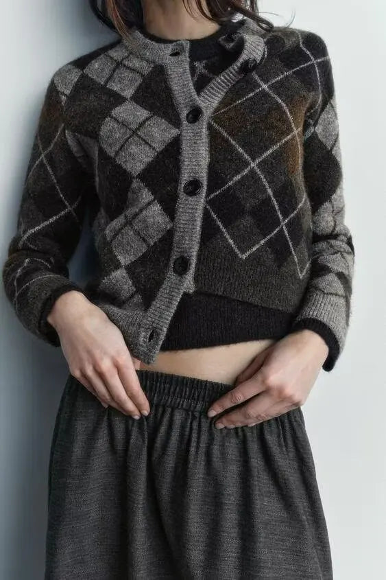 Comfortable Diamond Pattern Round Neck Cardigan