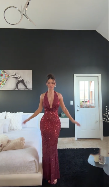 Elegant Burgundy Halter V Neck Sequin Mermaid Long Party Dress Evening Dress D1587