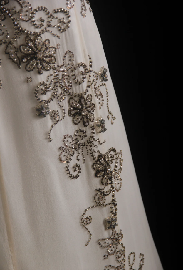 Elegant V Neck Off-white Chiffon Beaded Mermaid Party Dress Long Evening Gown D1665