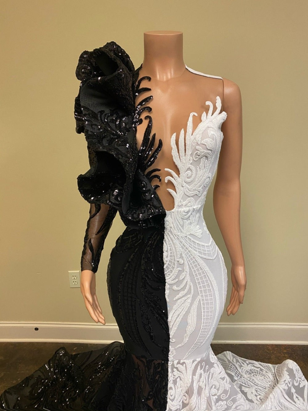 Unique Bicolor V-neck One Shoulder Long Sleeve Column Mermaid Prom Evening Dresses