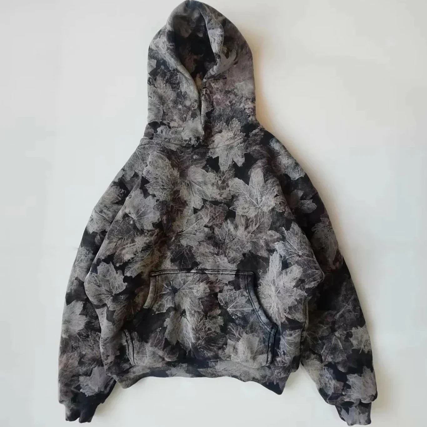 Maple Leaf Graphic Pullover Hoodie