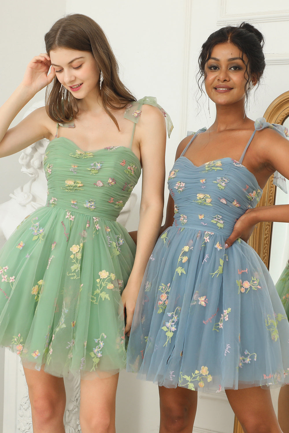 Sweetheart Black Short Homecoming Dress with Embroidery