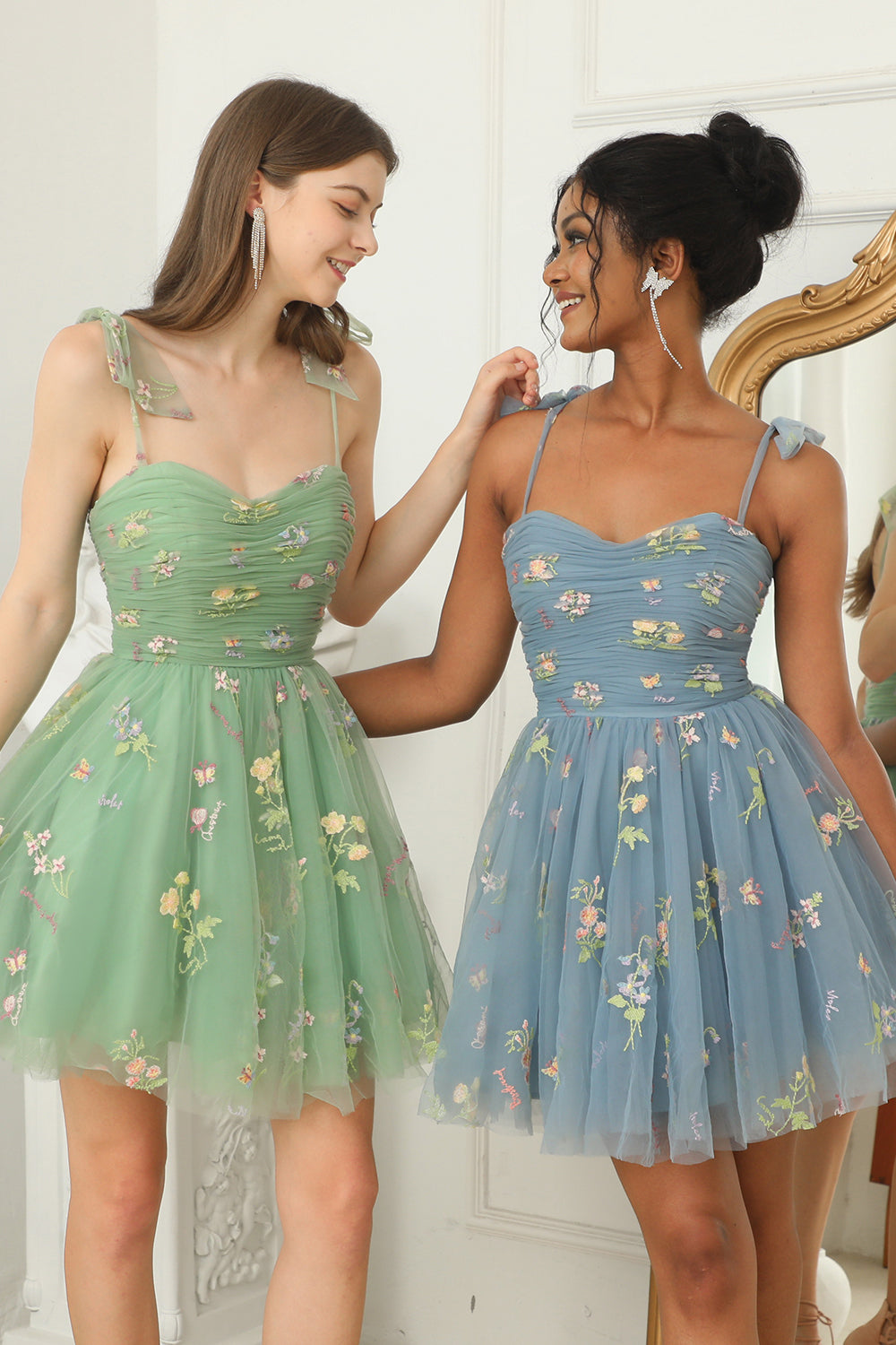 Sweetheart Black Short Homecoming Dress with Embroidery