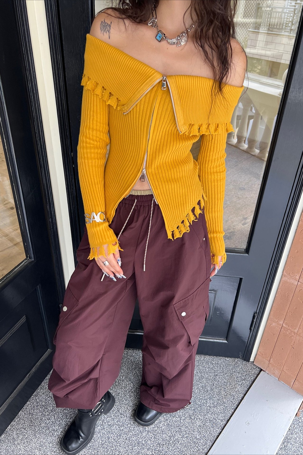 Distressed Knit Roll Collar Fitted Blouse